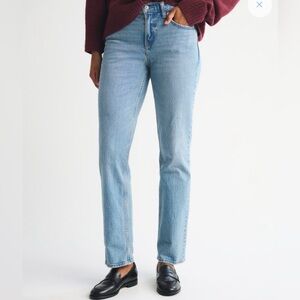 Abercrombie & Fitch Mid Rise 90’s Straight Curve Love Jeans. Size 29 Long